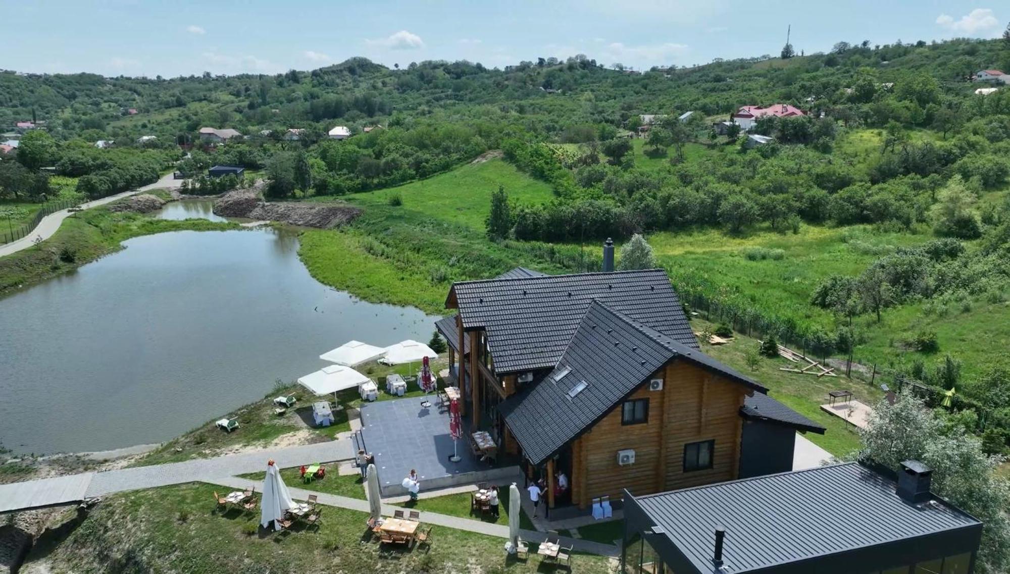 Mountain Lake Jbs Hotel Focsani Exterior photo